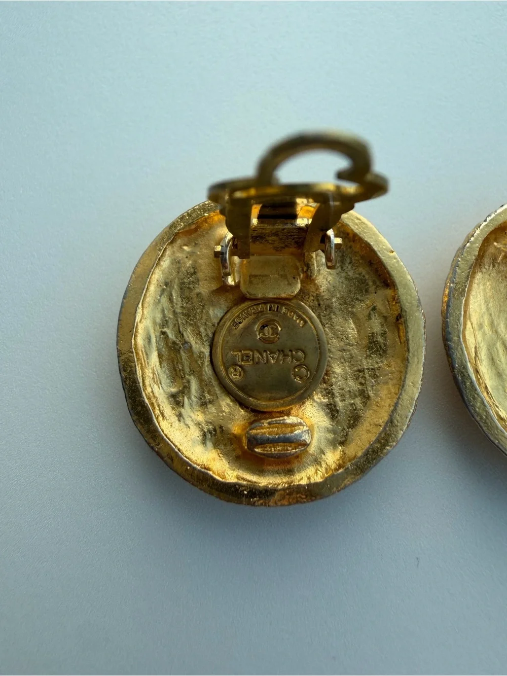 💯 Authentic CHANEL Vintage Gold CC Logo Round Clip-On Earrings